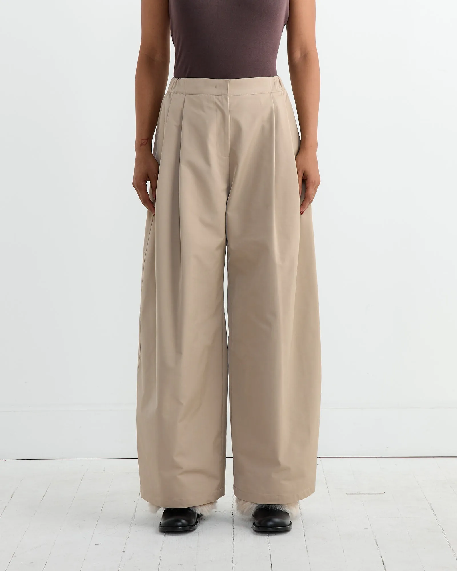 Two Tuck Balloon Pant in Beige